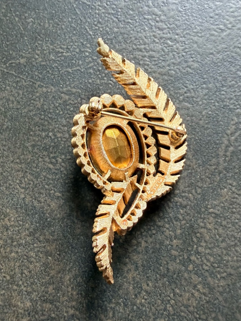 Vintage Mid-Century Crown Trifari Topaz Gold Fern Leaf Brooch - Picture 3 of 7